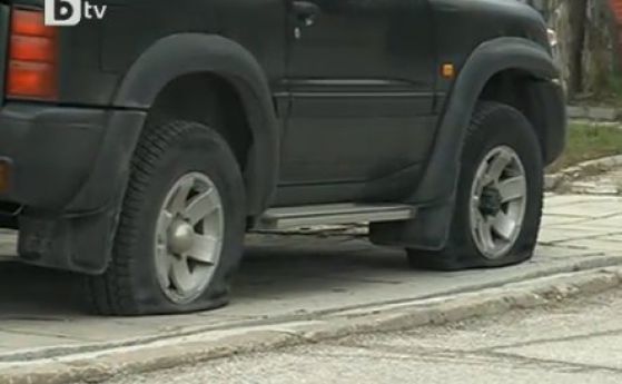 70 автомобила в Банско осъмнаха с нарязани гуми