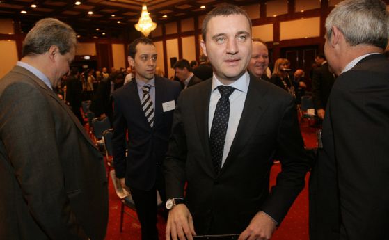 Горанов приема с резерви предложението да разваля сделки за три дни 
