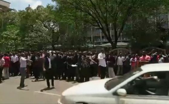 Стотици кенийци излязоха на марш в памет на жертвите от университета