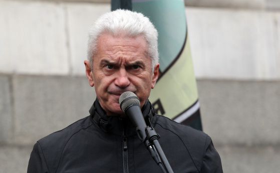 "Парламентът приема лековато твърденията ми за война през май"