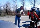 Велосипедисти приклещиха прокурор, опитал да ги бутне на пътя (видео)