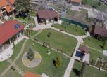 Кметът на Пазарджик живее в "селска къща" с басейн, фитнес и изкуствена река
