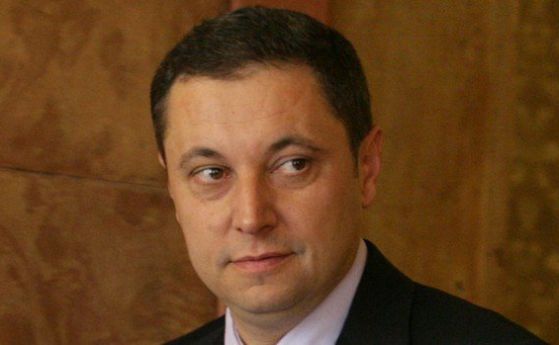 Яне Янев дава на Цацаров осъдила го съдийка за фалшиви подписи