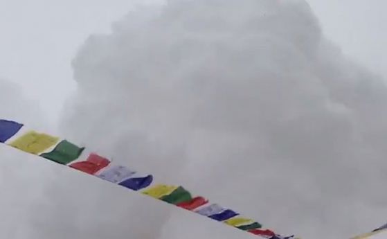 Видео: Лавината, която затрупа базовия лагер под Еверест