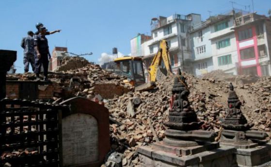 Броят на жертвите от земетресението в Непал вече е над 4300 души