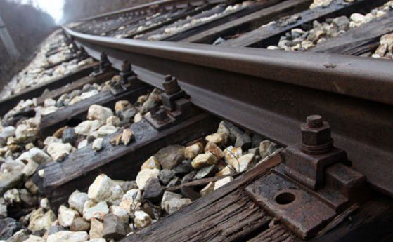 Дете на година и половина намерено мъртво до жп линия 