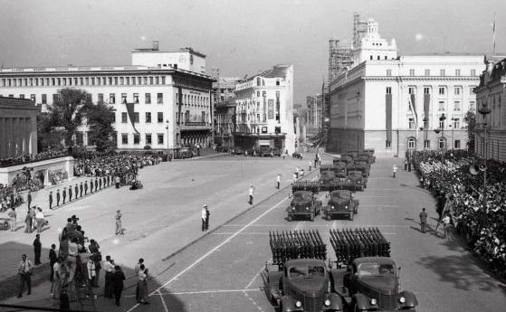 Ретро парад на Българската армия
