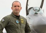 Военният министър спря медийните изяви на командира на ВВС