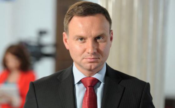 Консерватор бие президента на Полша на първи тур