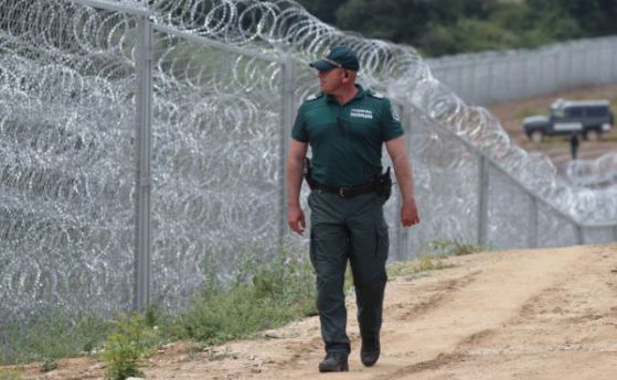 45 имигранти и 4 каналджии бяха заловени на границата с Турция