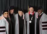 На снимката от ляво надясно: Ди Ди Бриджуотър, Хулио Иглесиас, Дъг Морис, Роджър Браун (президент на Бъркли) и Харви Мейсън. 