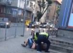 Полицай свали на земята и би мъж за неправилно паркиране