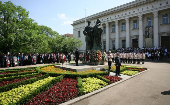 Плевнелиев, проф. Танев и Фандъкова ще водят шествието за 24 май