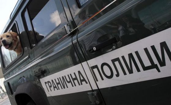 Арест за граничар, превозвал нелегални имигранти oт Турция