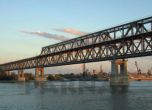 Затварят едното платно на Дунав мост, скоростта ограничена на 10 км