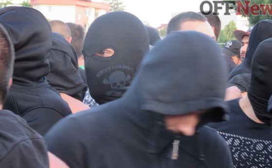Протестът в "Орландовци" - на мач като мач (видео и снимки)