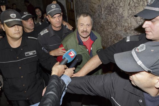 Сигнал за бомба отложи делото срещу стрелеца от Лясковец