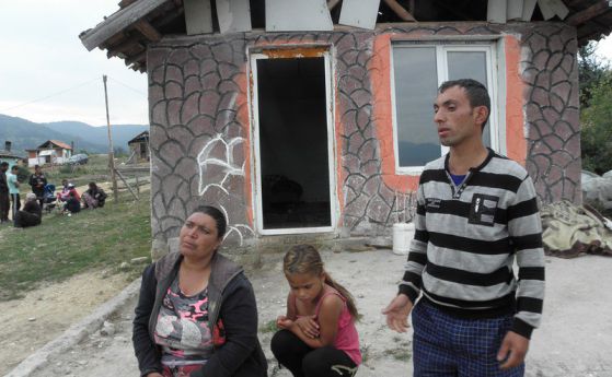 Събарянето на къщи в гърменската махала приключи (снимки)