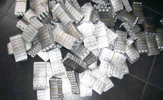Митничари хванаха над 28 000 таблетки с псевдоефедрин