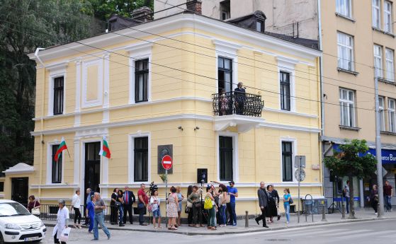 С поезия и музика откриха обновената фасада на къщата на Вазов (галерия)