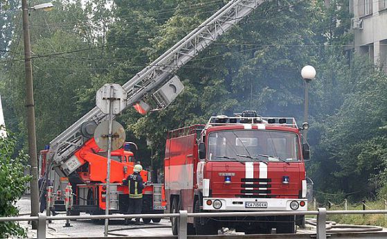 Двама загинаха при пожар в блок в центъра на София