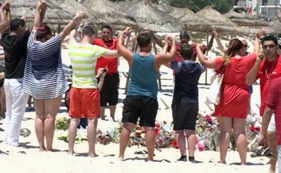 Почетоха жертвите на атентата в Тунис