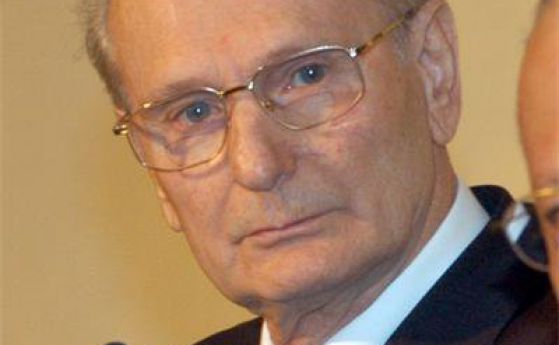 Почина юристът Неделчо Беронов