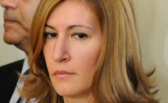 Ангелкова обвини уволнения си заместник за проваления договор с Би Би Си