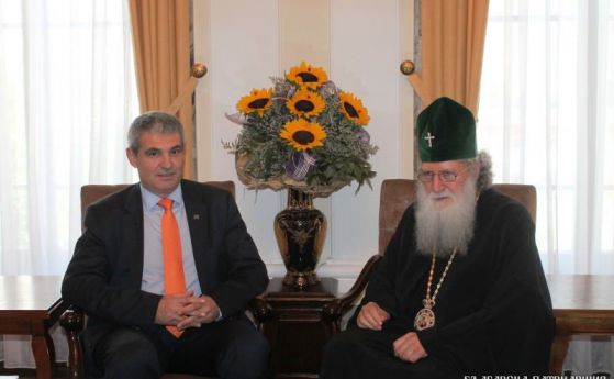Църквата и КНСБ ще се борят българите да не работят в събота и неделя