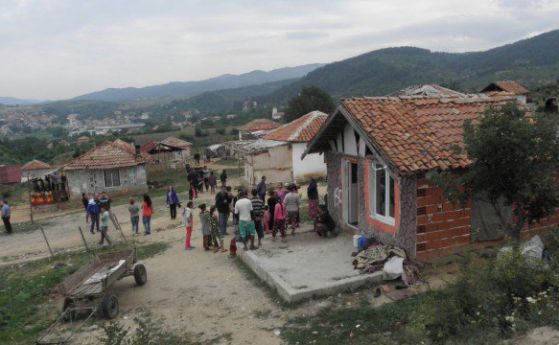 Спор за ромските къщи в Гърмен преди протеста утре