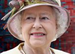 Видео запечатало как Елизабет II показва нацисткия поздрав