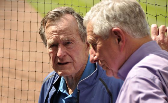 Джордж Буш беше изписан от болницата
