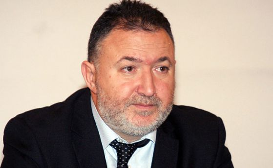 Разследван за злоупотреби кмет пак се кандидатира, Лукарски го подкрепя