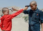 Афганистан забрани оръжията - играчки