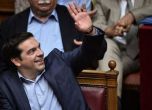 Гърция: Ципрас оцеля при втория ключов вот, бунтът в "Сириза" се разраства