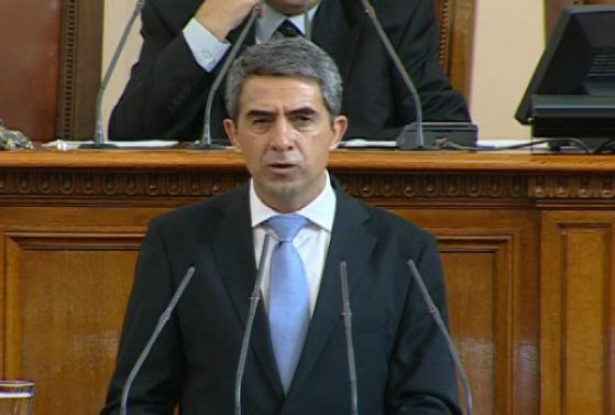 Парламентът обсъжда предложението на президента за референдум