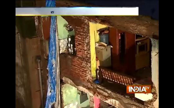 Шестима загинали в Индия след срутване на жилищен блок (видео)