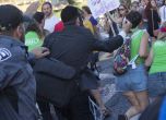 Евреин намушка шестима на гей парад в Йерусалим (видео)