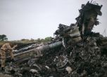 Разследващи сваления в Украйна самолет откриха части от ракета „Бук"