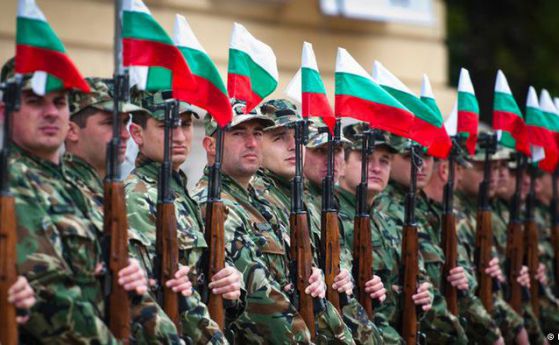 Въпреки изискване на НАТО, България намалява парите за отбрана