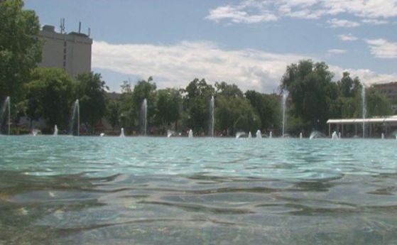 Новите фонтани в Пловдив се заблатиха (видео)