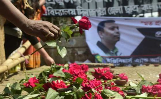 Трима арестувани в Бангладеш по подозрение за убийство на блогъри