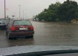 Ремонтиран участък на Цариградско се наводни от дъждовете (снимки и видео)