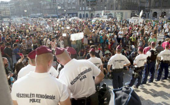 Напрежение в Европа: хиляди бежанци на протест в Будапеща