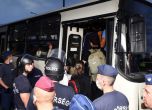 Хиляди бежанци влязоха в Австрия сред изненадващото решение на Унгария (обновена)