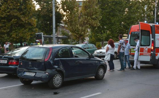 Верижна катастрофа в София по време на шествието за загиналите по пътищата