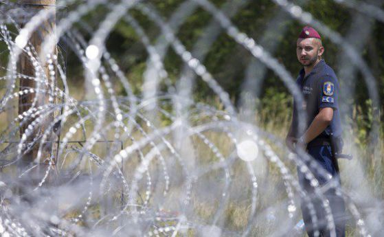 Унгария изпрати хиляди войници да пазят границата със Сърбия