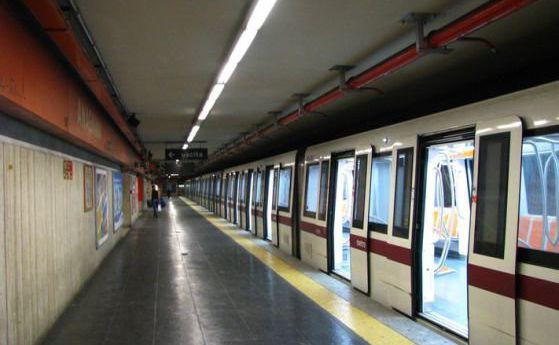 Изоставен куфар до метрото в "Младост" 3, отцепиха района