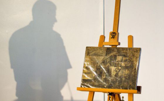 Мъж повреди творби на Пикасо и Дали в Рига