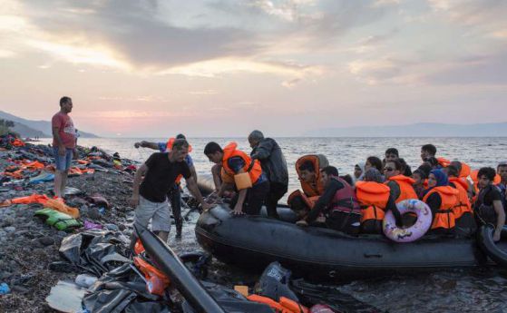 ООН: Всеки 122-ри човек по света е бежанец, идва нова опасна ера на разселване